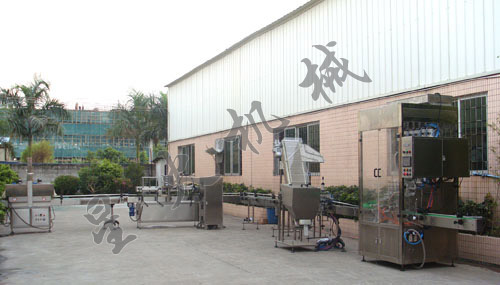 與安琪酵母股份有限公司牽手合作，設(shè)計制造自動膏體灌裝生產(chǎn)線